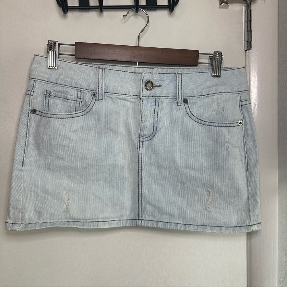 So Wear It Declare It Y2K Denim Mini Skirt. Light wash distressed. Size: 9.